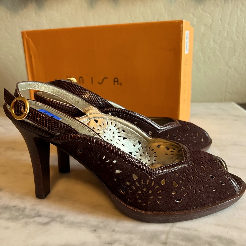 Brand New Size 7.5 Unisa Brown High heels